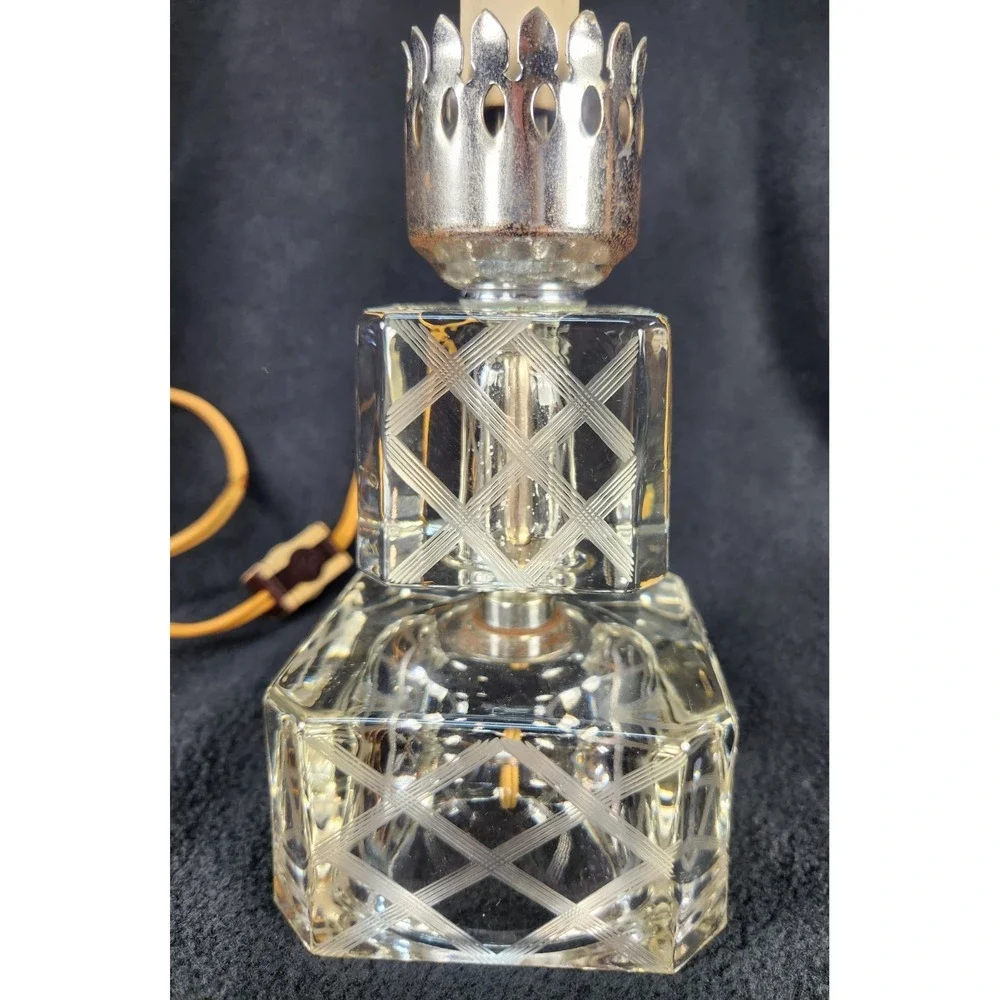Exquisite 1940s Crystal Stacked‎ Cube Diamond Etched Lamp Hurricane Shade